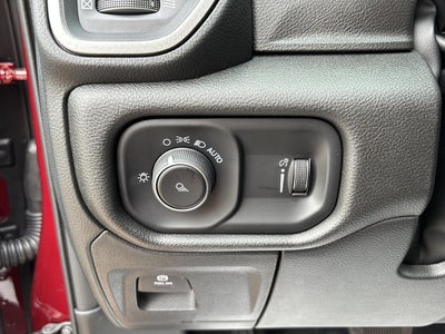 2026 RAM 1500 RAM 1500 TRADESMAN CREW CAB 4X4 5'7' BOX
