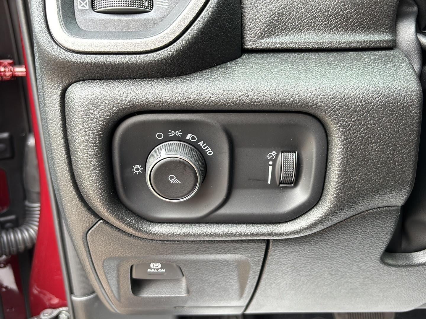 2026 RAM 1500 RAM 1500 TRADESMAN CREW CAB 4X4 5'7' BOX