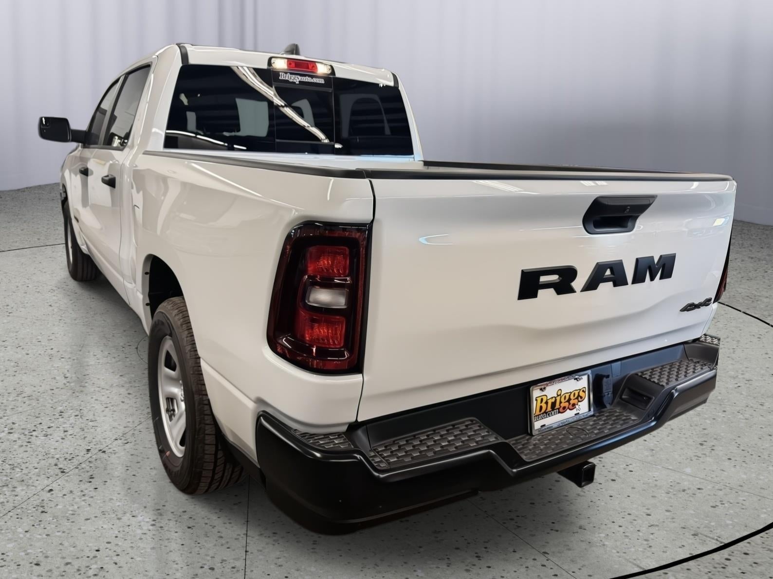 2026 RAM 1500 Tradesman Crew Cab 4x4 5'7' Box