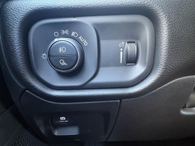 2026 RAM 1500 Express Crew Cab 4x4 5'7' Box