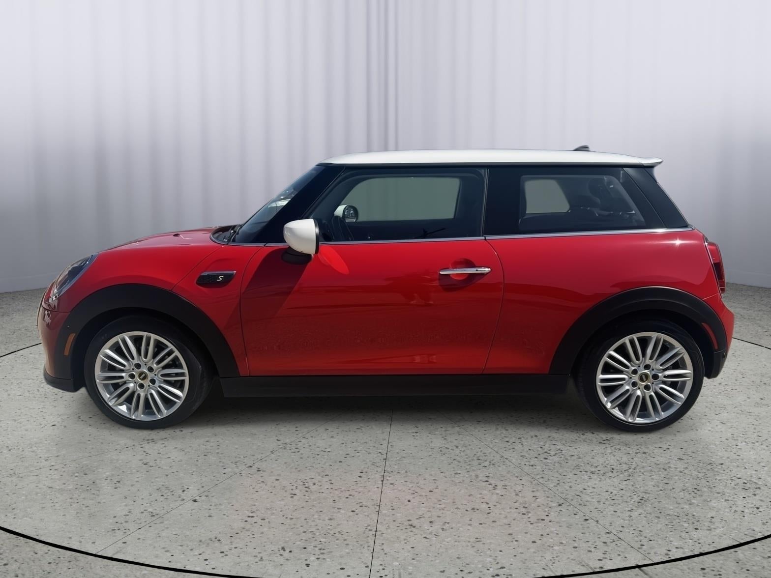 Used 2022 MINI Hardtop 2 Door SE with VIN WMW13DJ09N2R20624 for sale in Topeka, KS