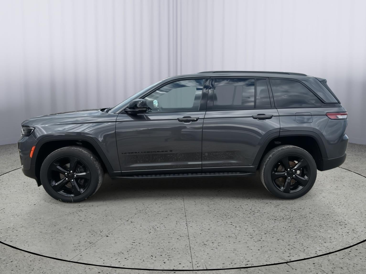 Used 2024 Jeep Grand Cherokee Altitude with VIN 1C4RJHAG6RC103093 for sale in Kansas City