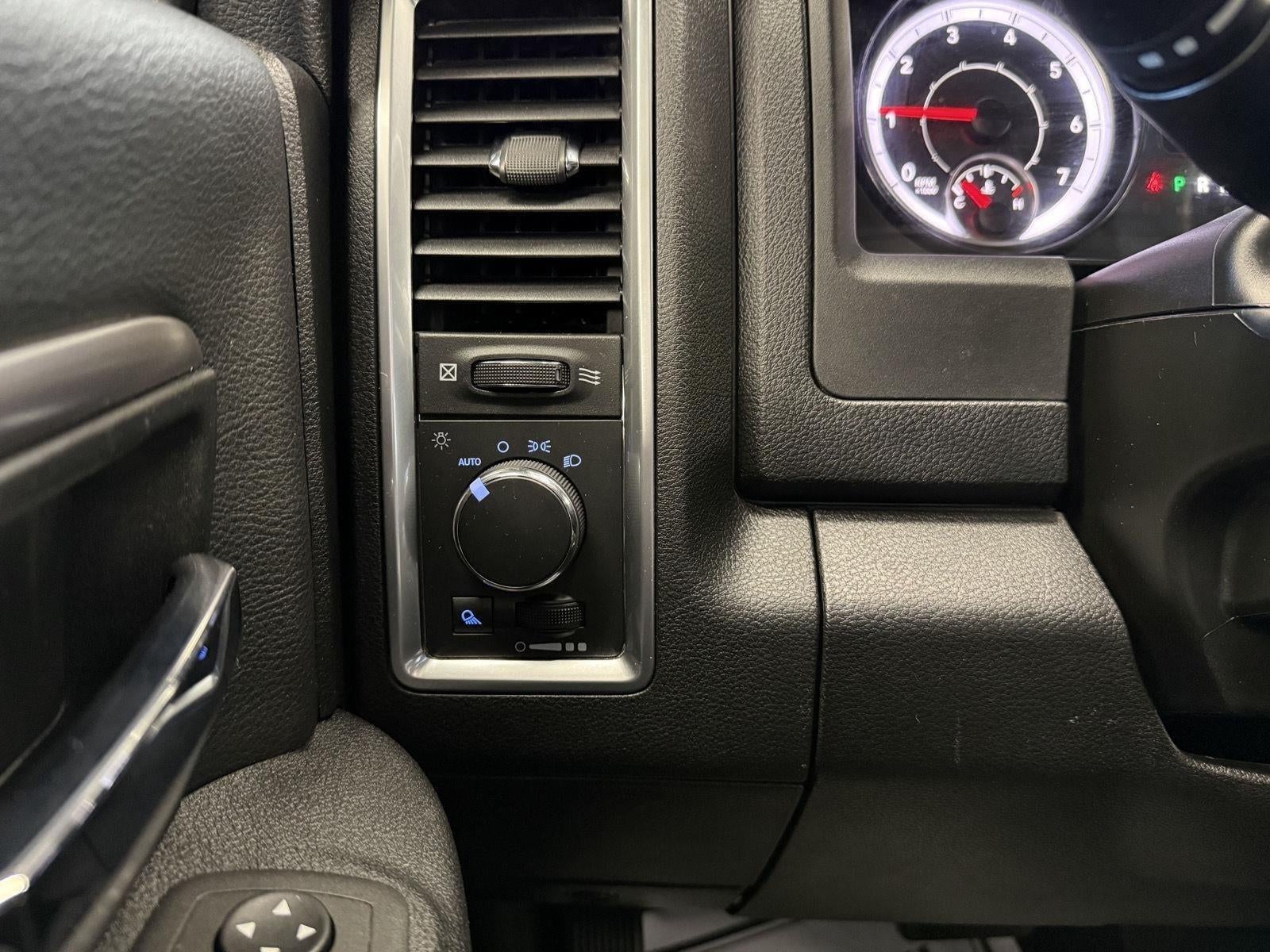 2024 RAM 1500 Classic Warlock Crew Cab 4x2 5'7' Box