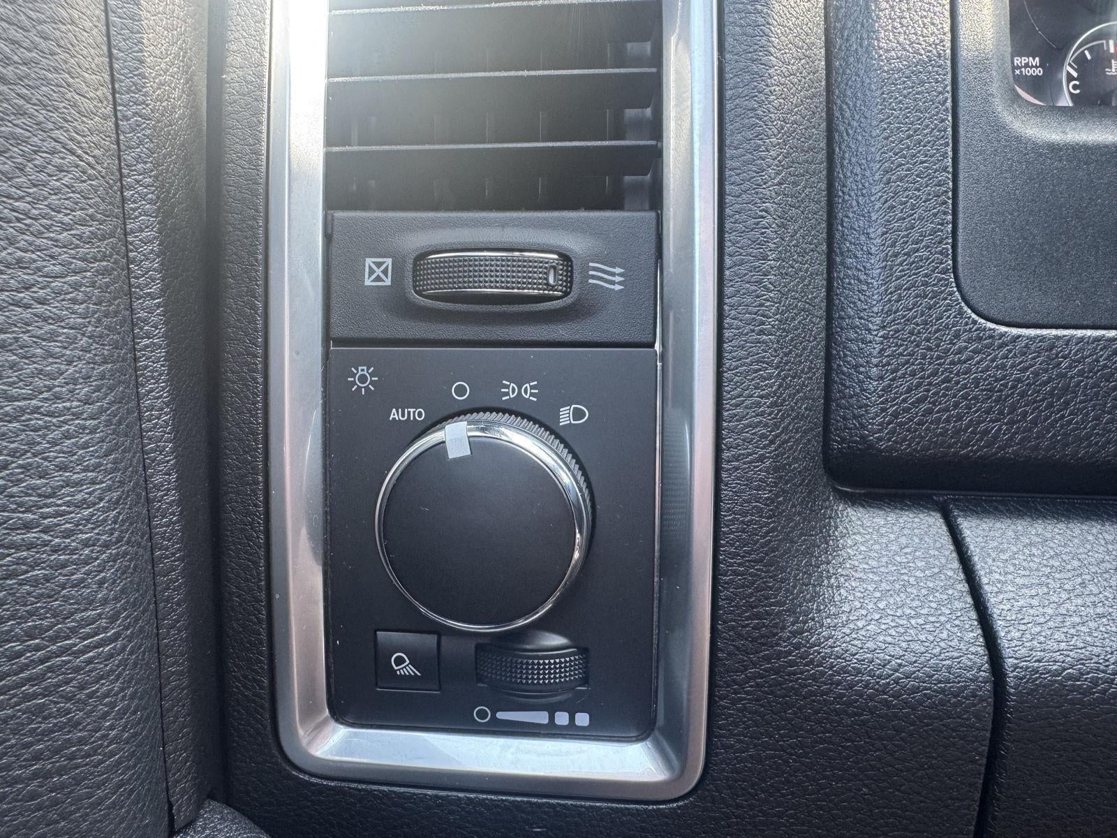 2024 RAM 1500 Classic Warlock Crew Cab 4x2 5'7' Box
