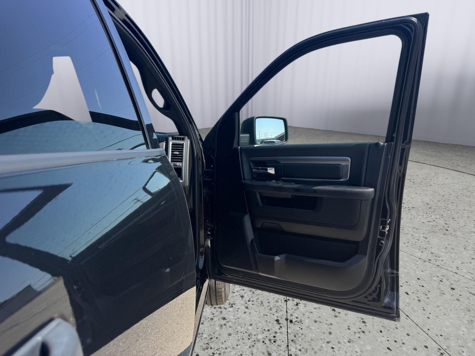 2024 RAM 1500 Classic Warlock Crew Cab 4x2 5'7' Box