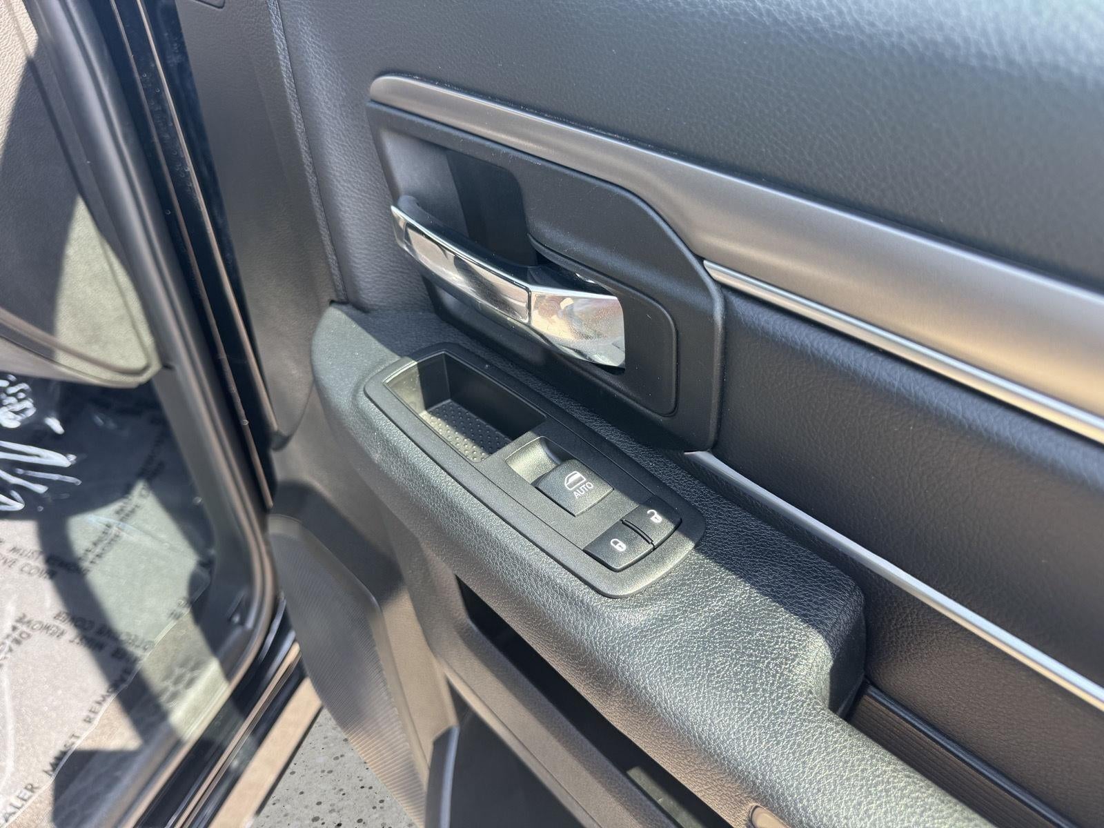 2024 RAM 1500 Classic Warlock Crew Cab 4x2 5'7' Box