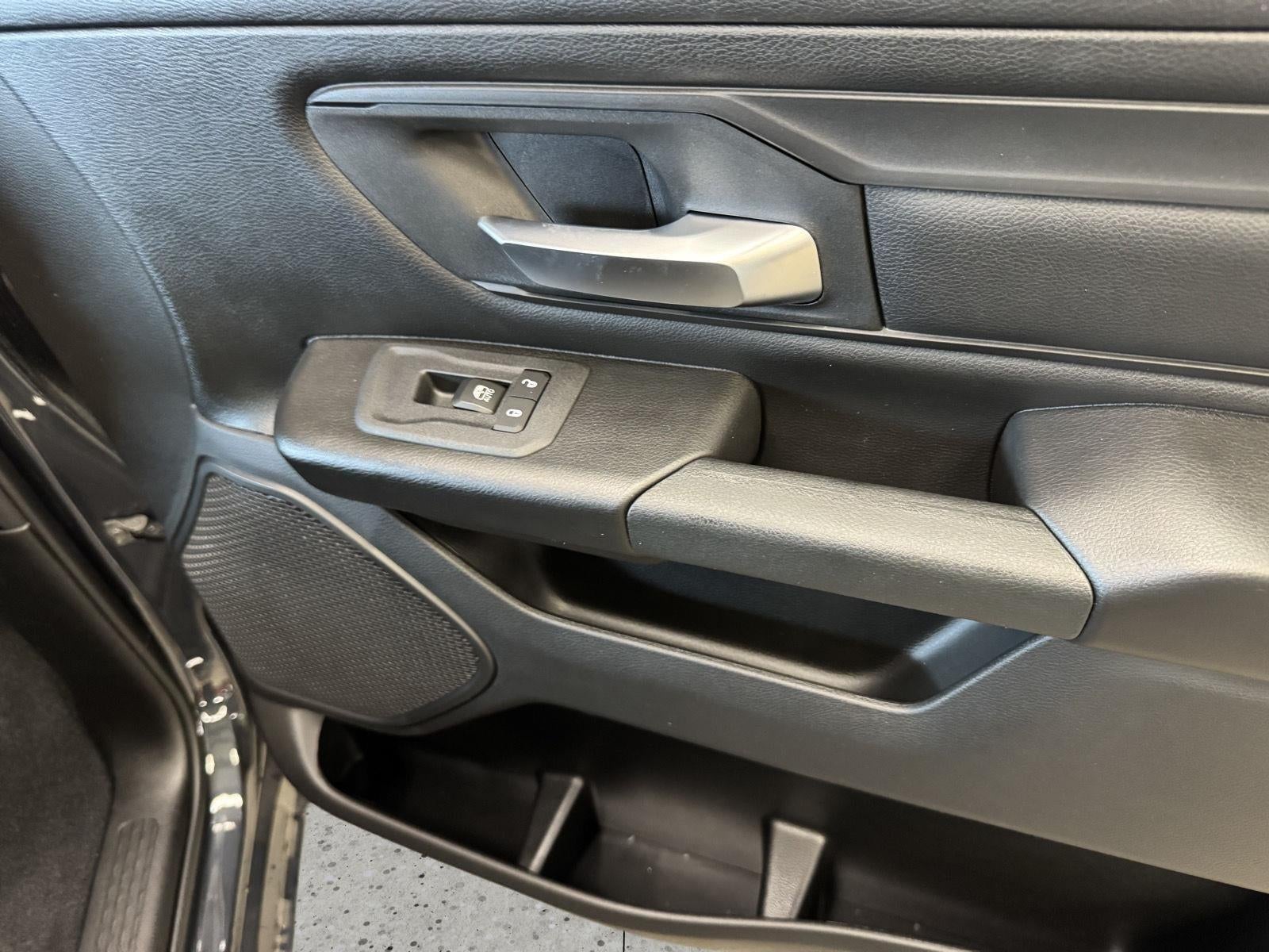 2026 RAM Ram 1500 RAM 1500 TRADESMAN CREW CAB 4X4 5'7' BOX