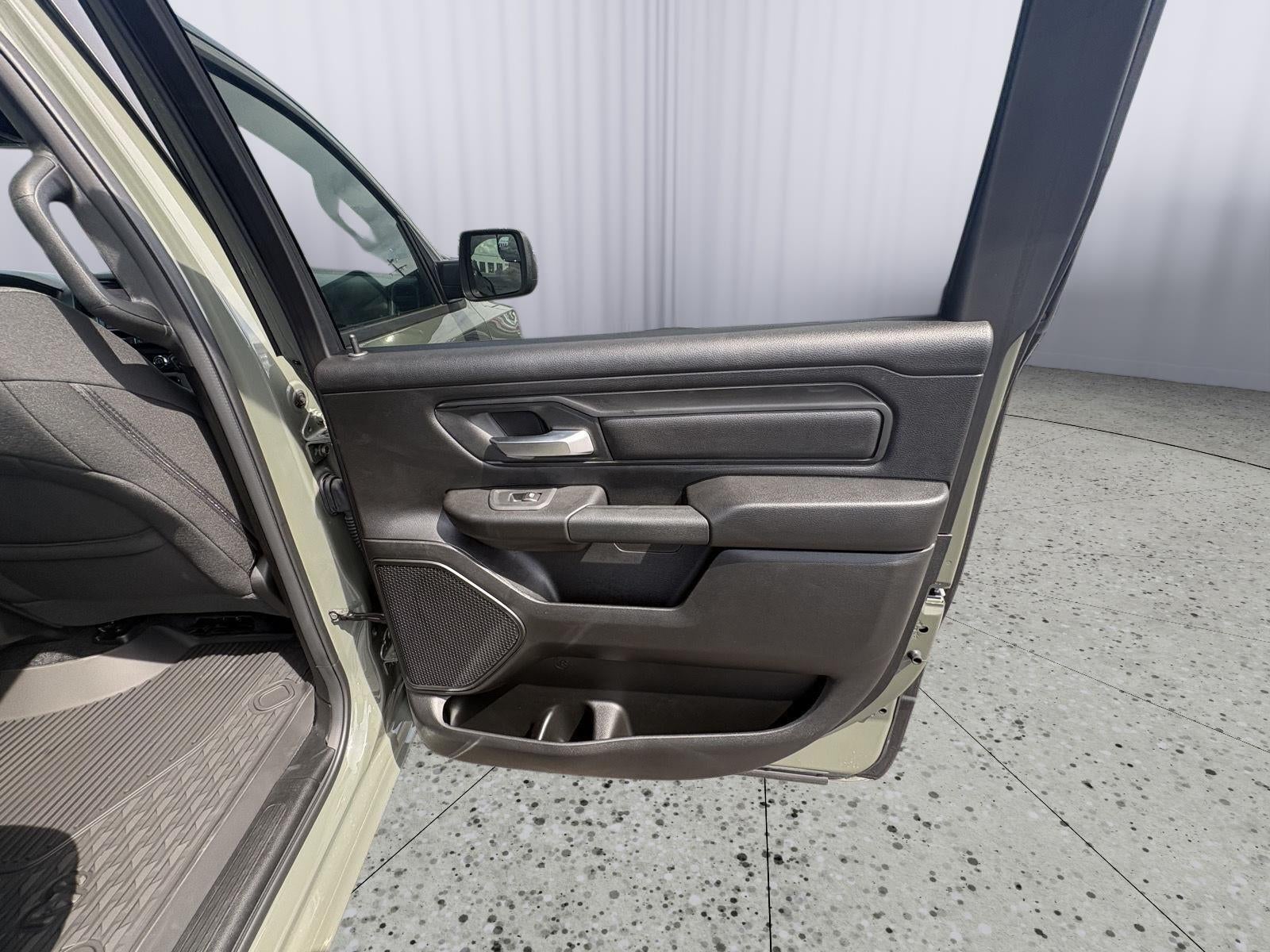2026 RAM Ram 1500 RAM 1500 TRADESMAN CREW CAB 4X4 5'7' BOX