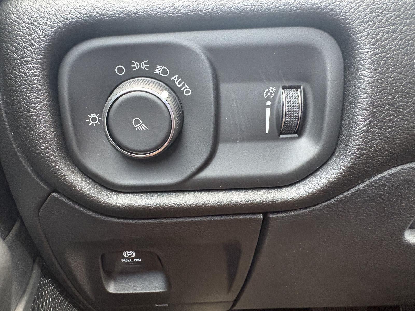 2026 RAM Ram 1500 RAM 1500 TRADESMAN CREW CAB 4X4 5'7' BOX