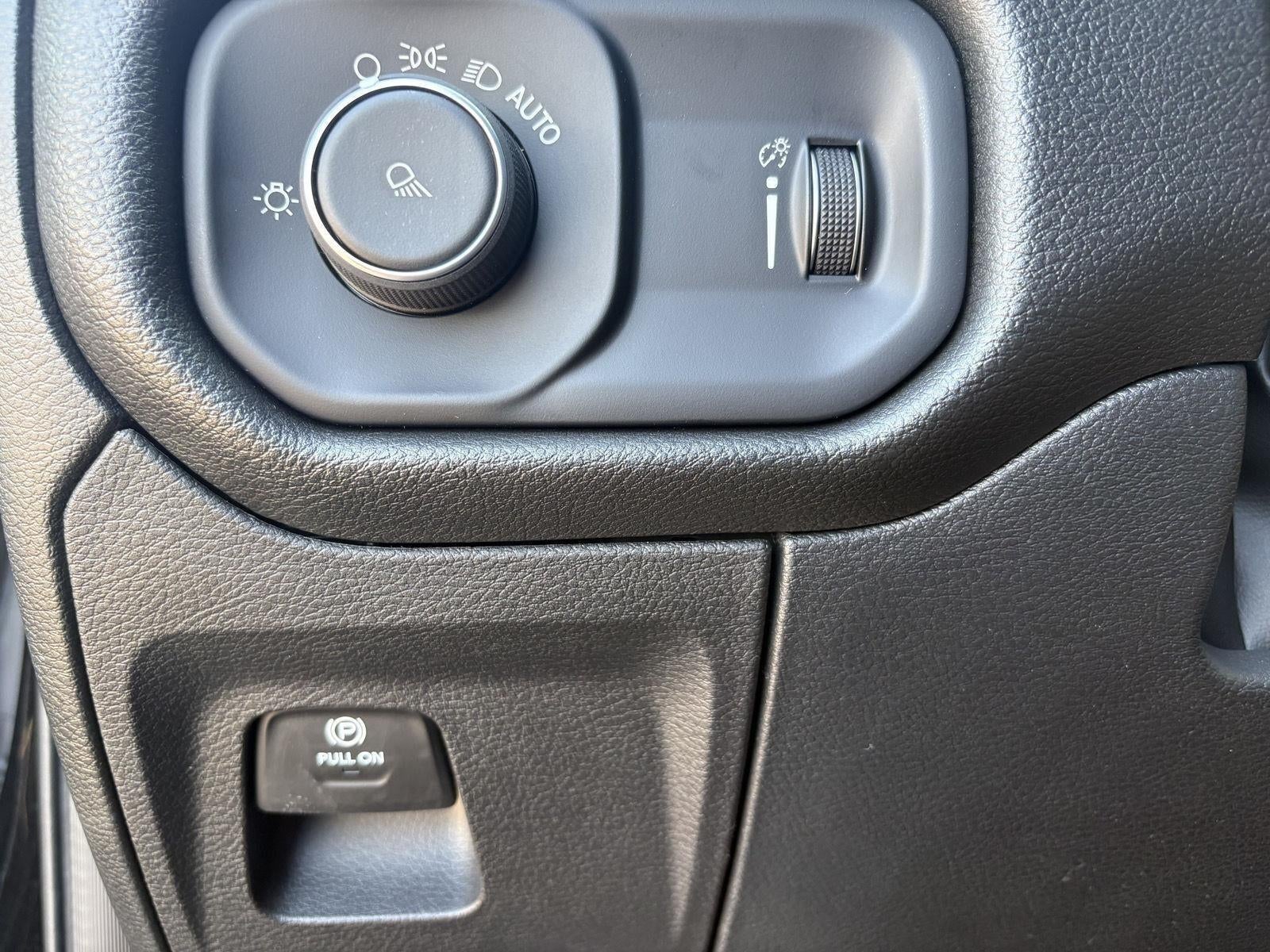 2026 RAM 1500 RAM 1500 TRADESMAN CREW CAB 4X4 5'7' BOX
