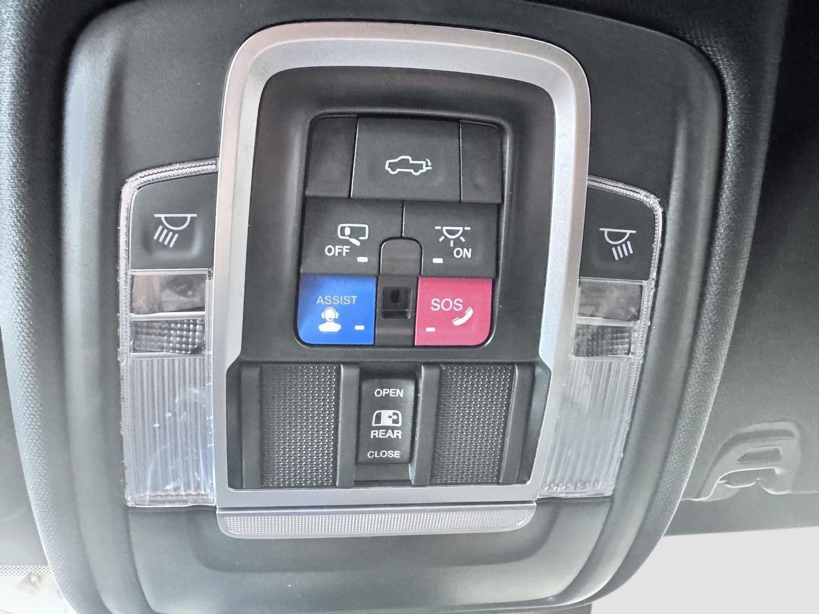 2023 RAM 1500 Laramie Crew Cab 4x4 5'7' Box
