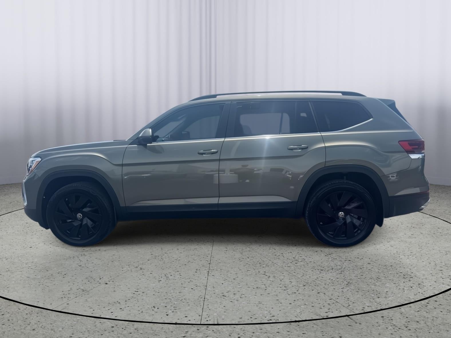 Used 2025 Volkswagen Atlas SE w/Tech with VIN 1V2HR2CA1SC571845 for sale in Kansas City