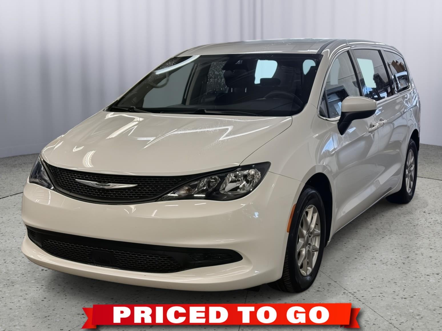 2022 Chrysler Voyager LX