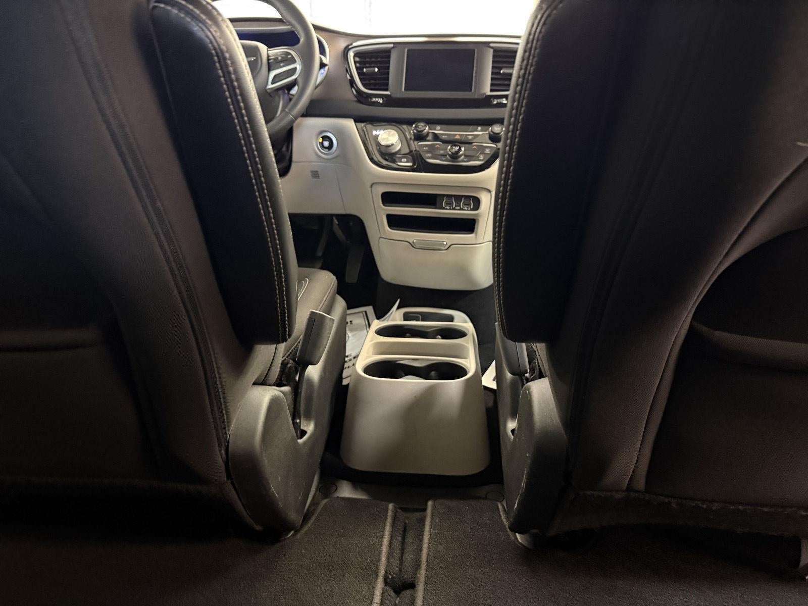 2022 Chrysler Voyager LX