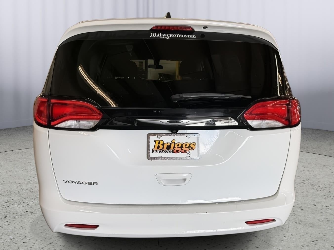 2022 Chrysler Voyager LX