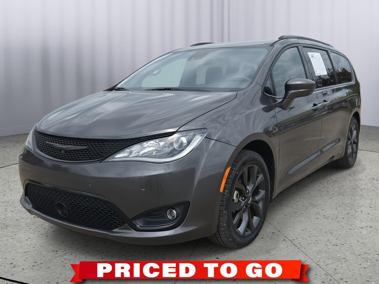 2018 Chrysler Pacifica Touring L Plus's photo