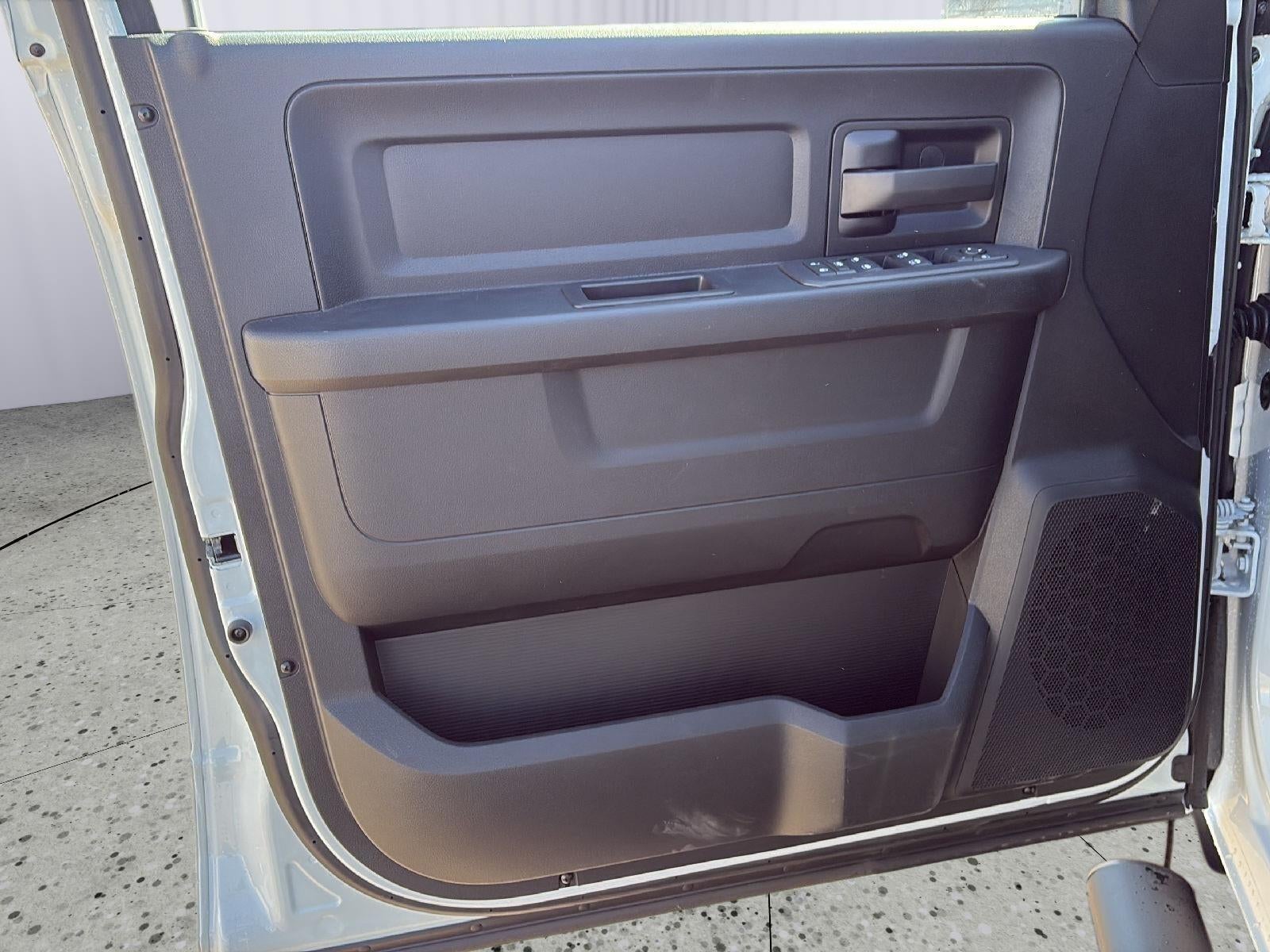 2025 RAM Ram 3500 RAM 3500 TRADESMAN CREW CAB 4X4 6'4' BOX