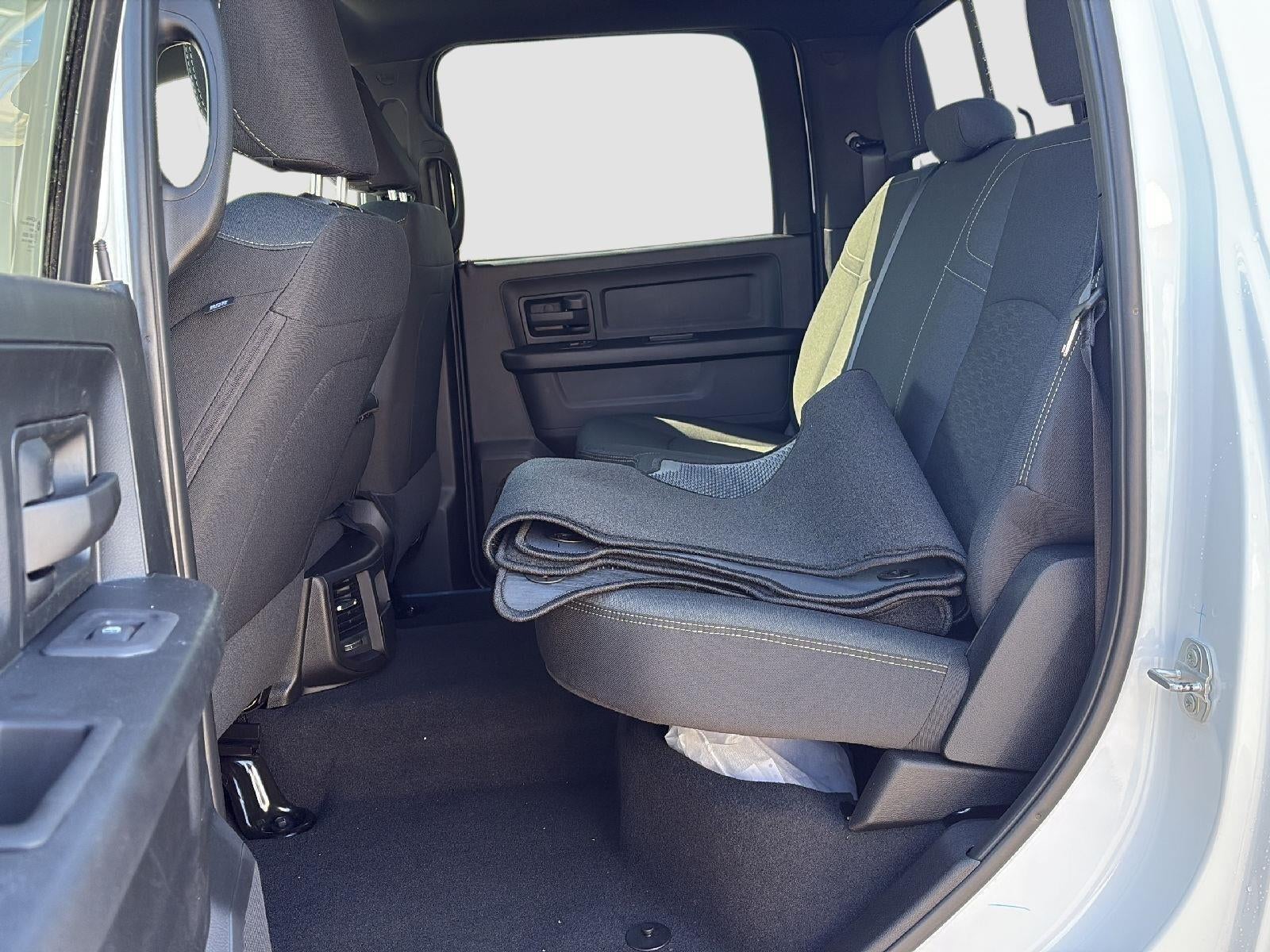 2025 RAM Ram 3500 RAM 3500 TRADESMAN CREW CAB 4X4 6'4' BOX