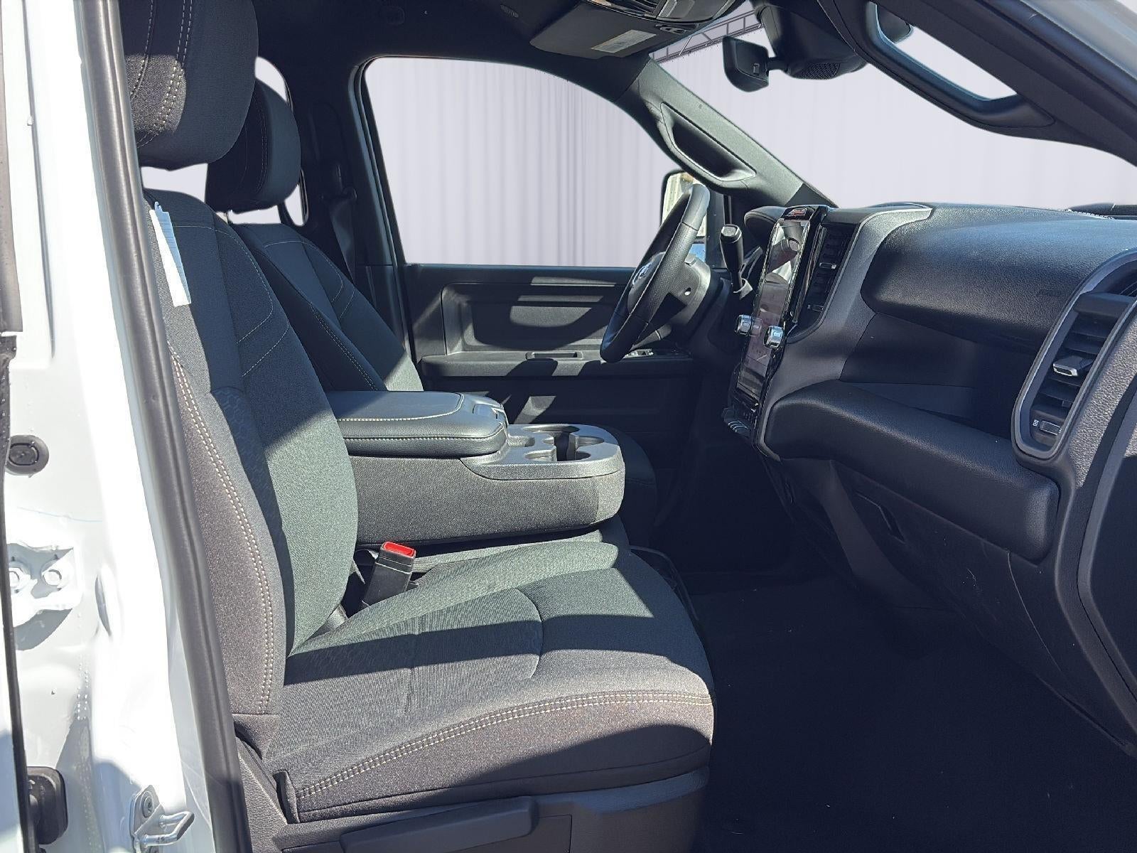 2025 RAM Ram 3500 RAM 3500 TRADESMAN CREW CAB 4X4 6'4' BOX