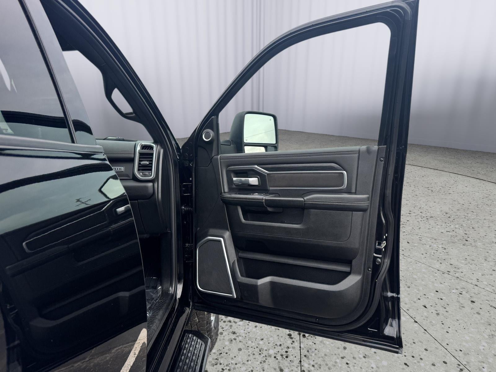 2023 RAM Ram 3500 Laramie Mega Cab 4x4 6'4' Box