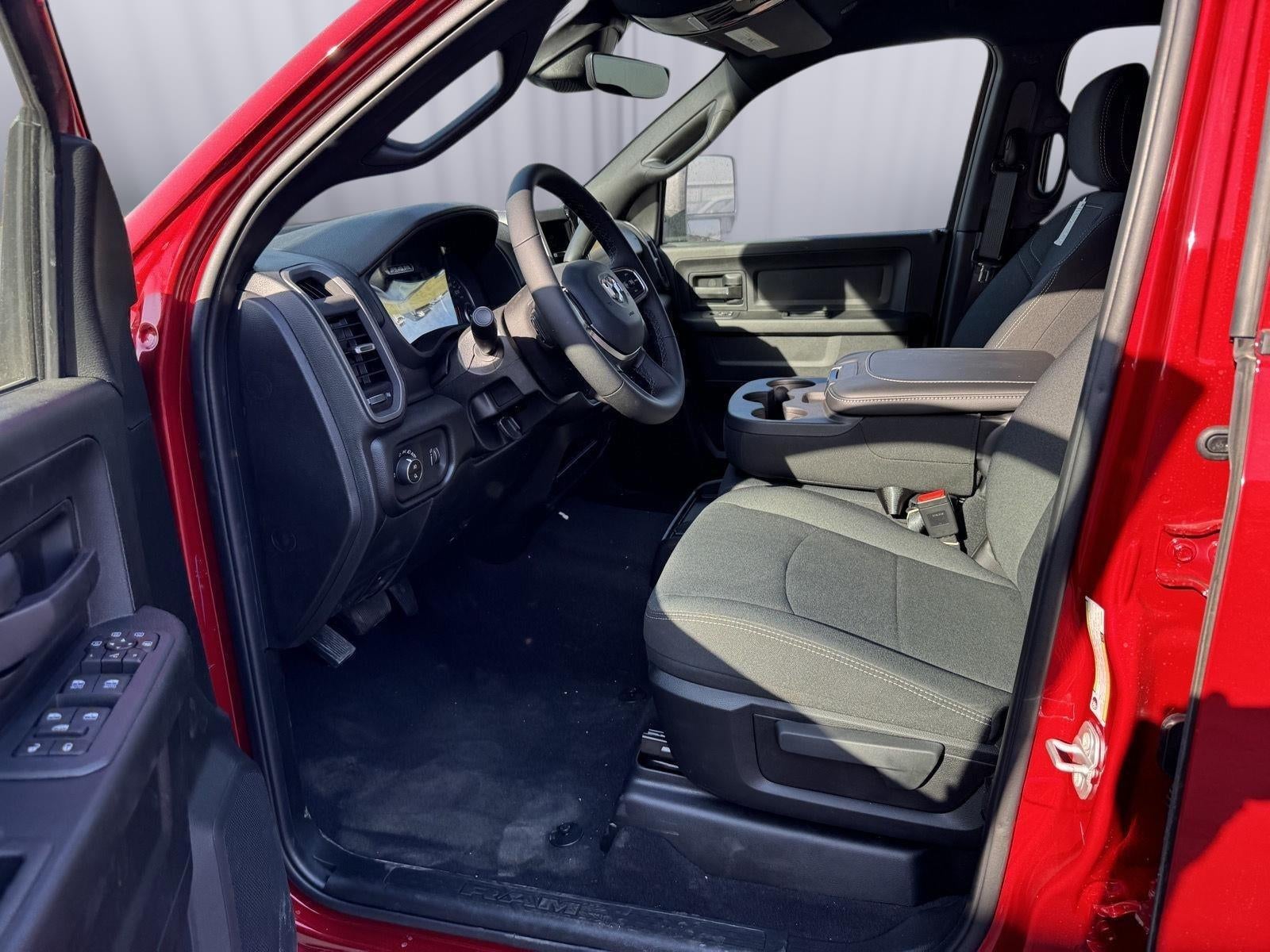 2026 RAM Ram 2500 RAM 2500 BLACK EXPRESS CREW CAB 4X4 6'4' BOX