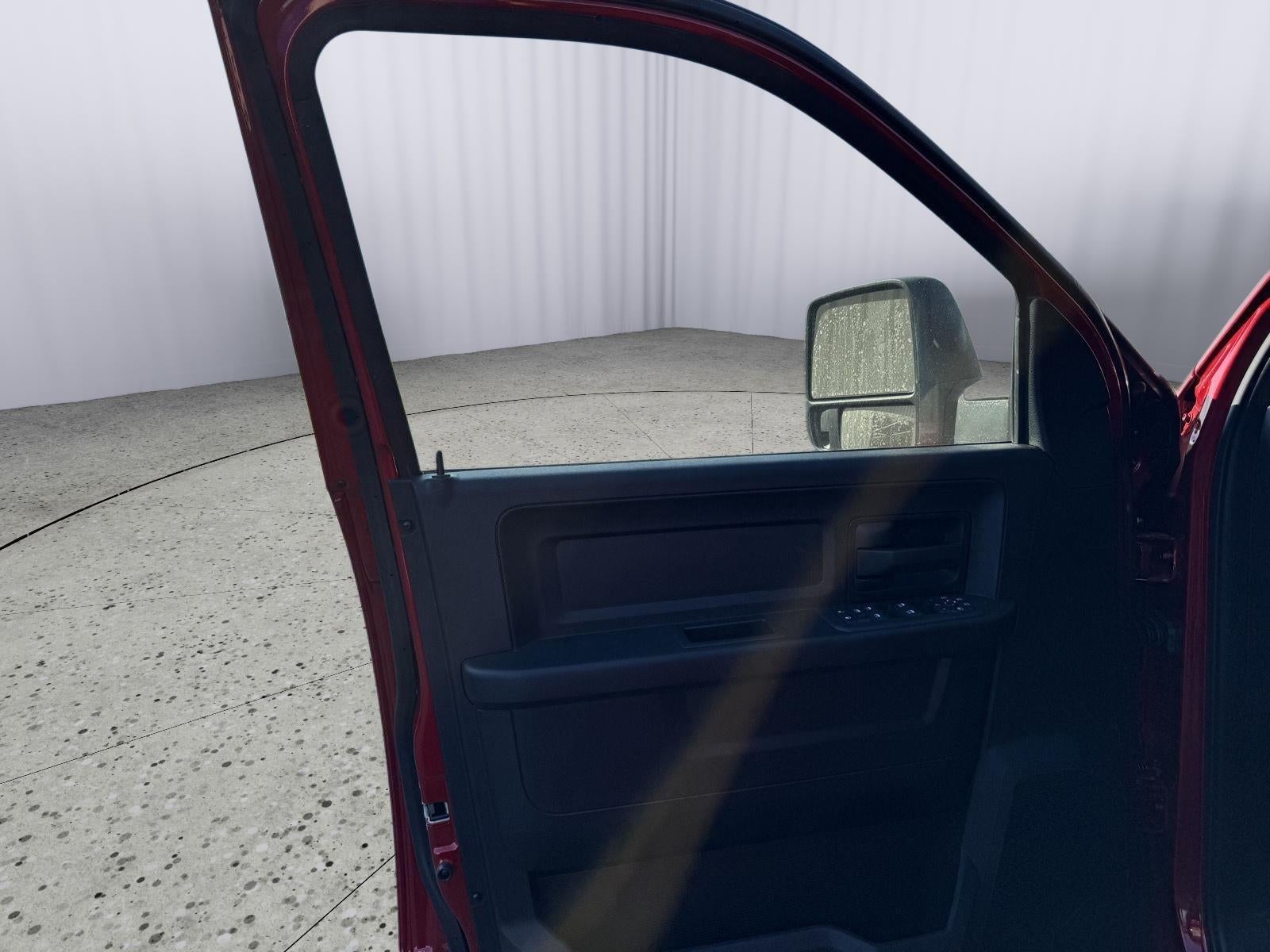 2026 RAM Ram 2500 RAM 2500 BLACK EXPRESS CREW CAB 4X4 6'4' BOX