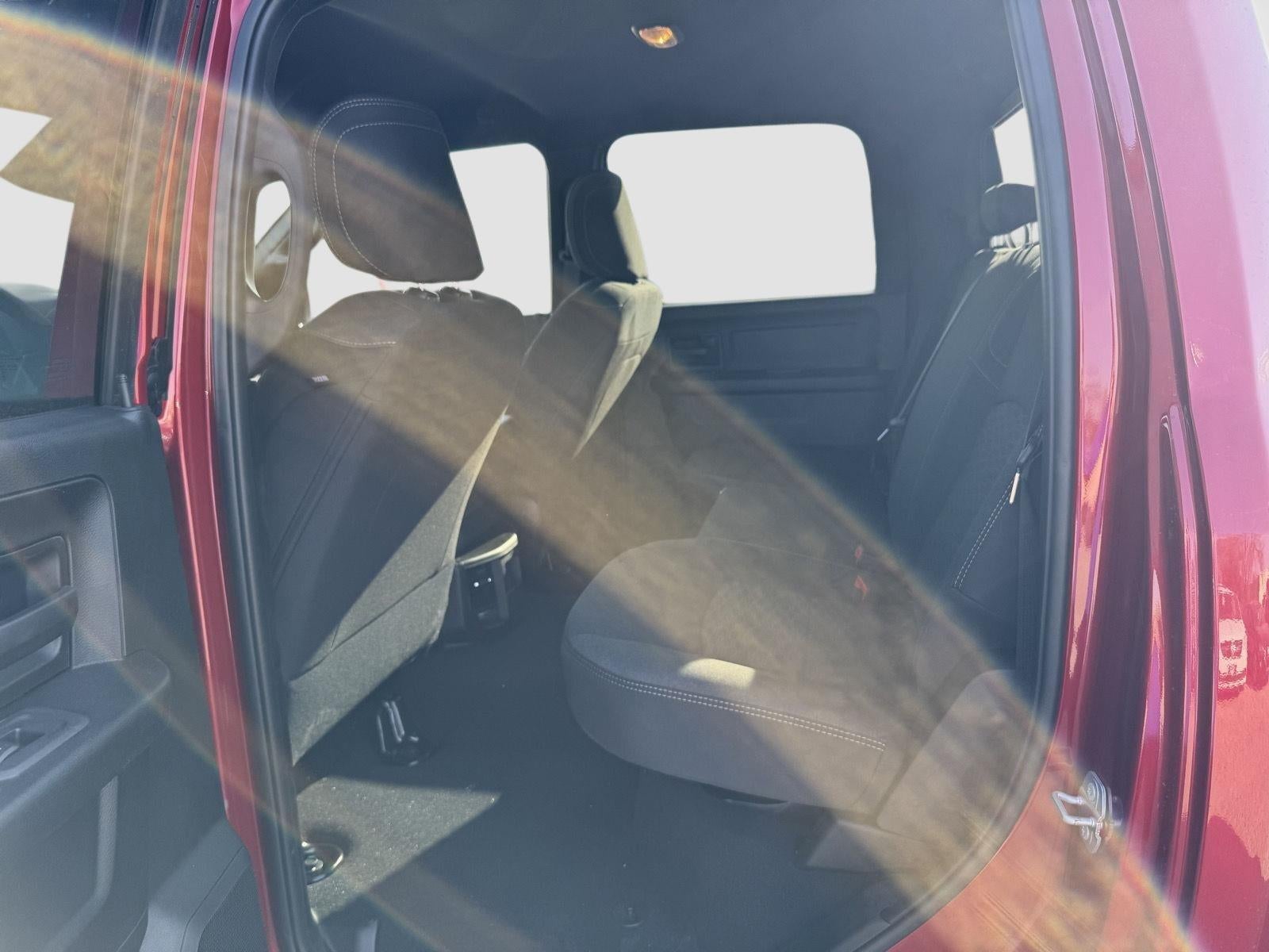 2026 RAM Ram 2500 RAM 2500 BLACK EXPRESS CREW CAB 4X4 6'4' BOX