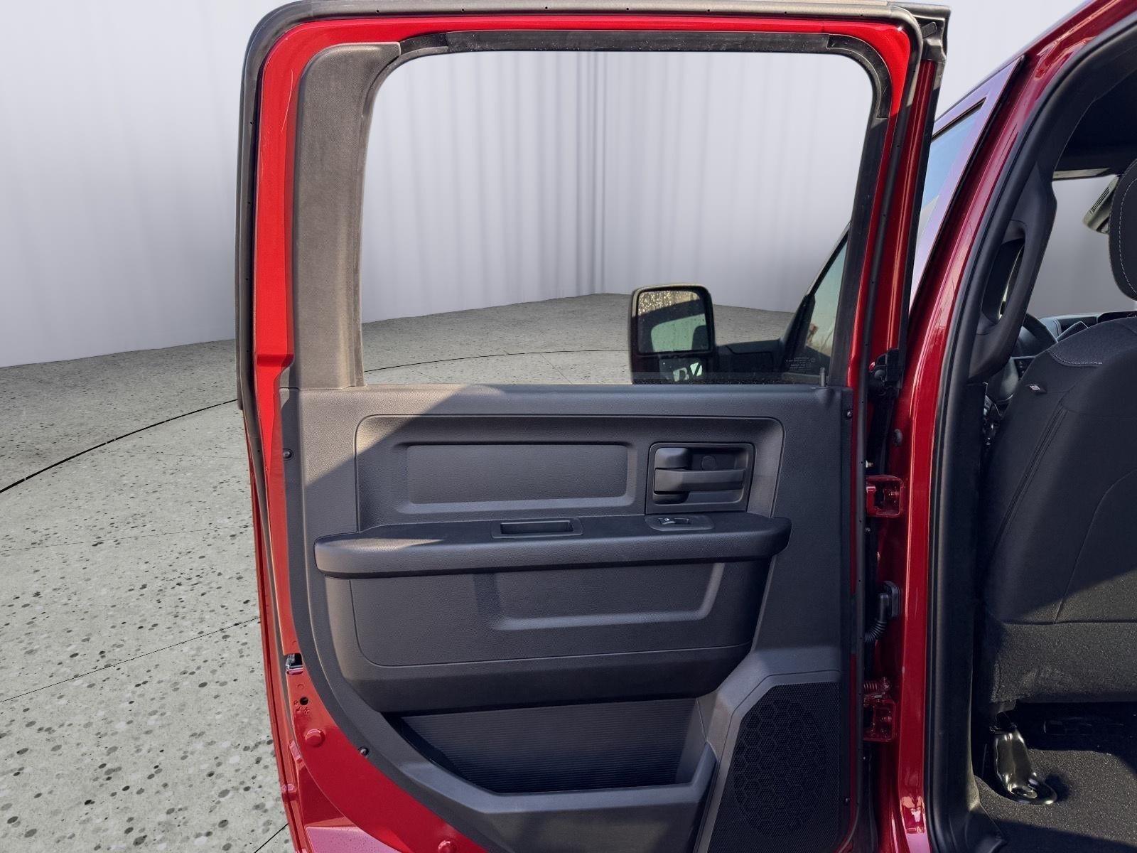 2026 RAM Ram 2500 RAM 2500 BLACK EXPRESS CREW CAB 4X4 6'4' BOX