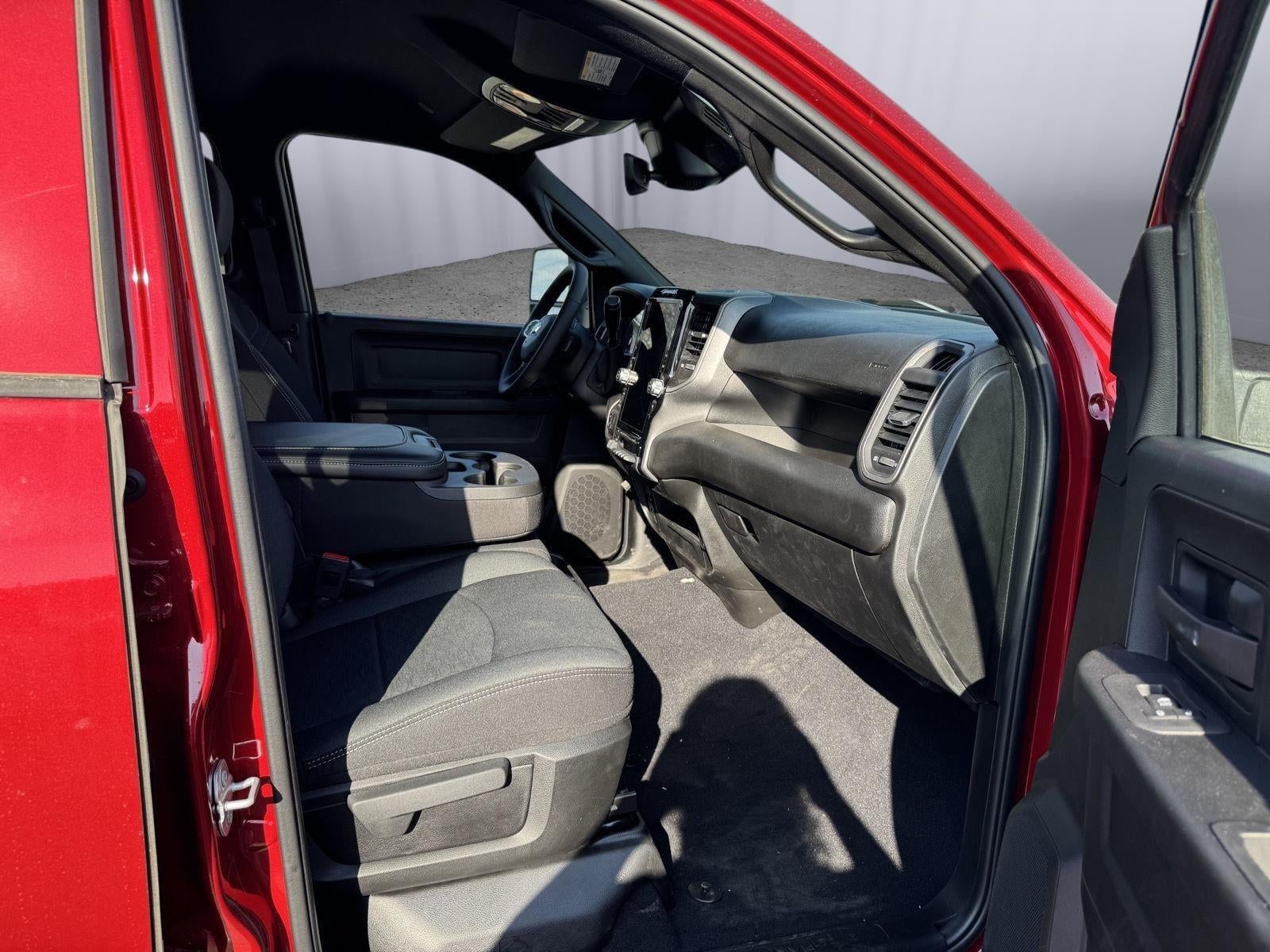 2026 RAM Ram 2500 RAM 2500 BLACK EXPRESS CREW CAB 4X4 6'4' BOX