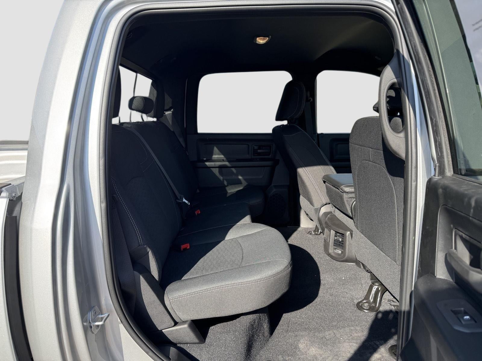 2026 RAM Ram 2500 RAM 2500 BLACK EXPRESS CREW CAB 4X4 6'4' BOX