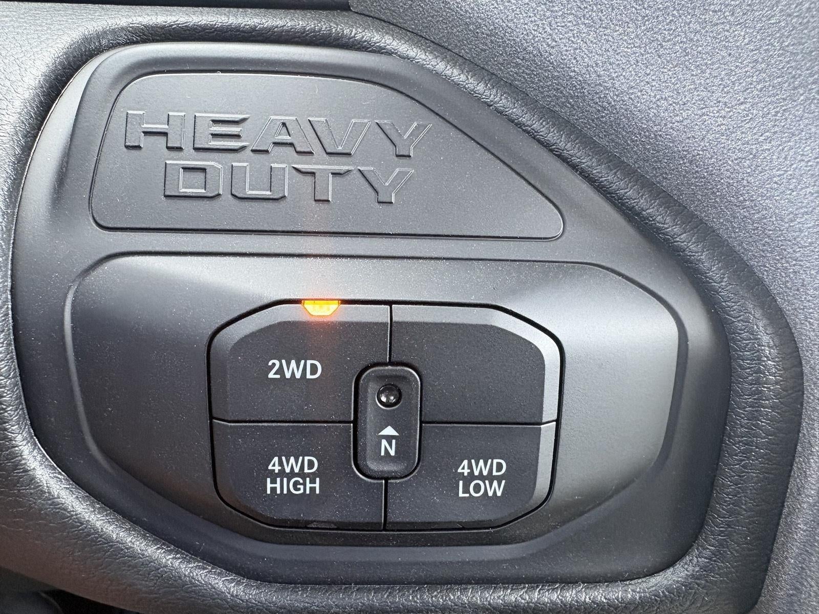 2026 RAM 2500 RAM 2500 BLACK EXPRESS CREW CAB 4X4 6'4' BOX