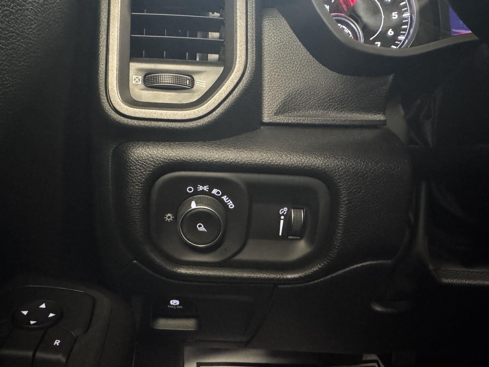 2026 RAM Ram 1500 RAM 1500 TRADESMAN CREW CAB 4X4 5'7' BOX