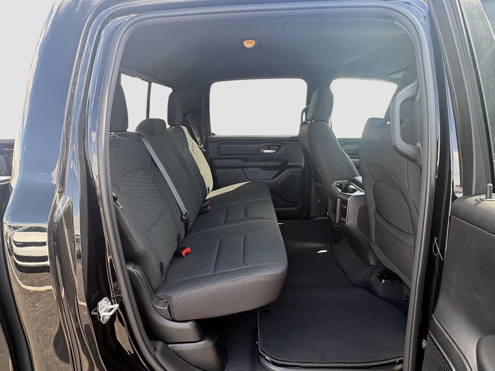 2026 RAM 1500 RAM 1500 EXPRESS CREW CAB 4X4 5'7' BOX