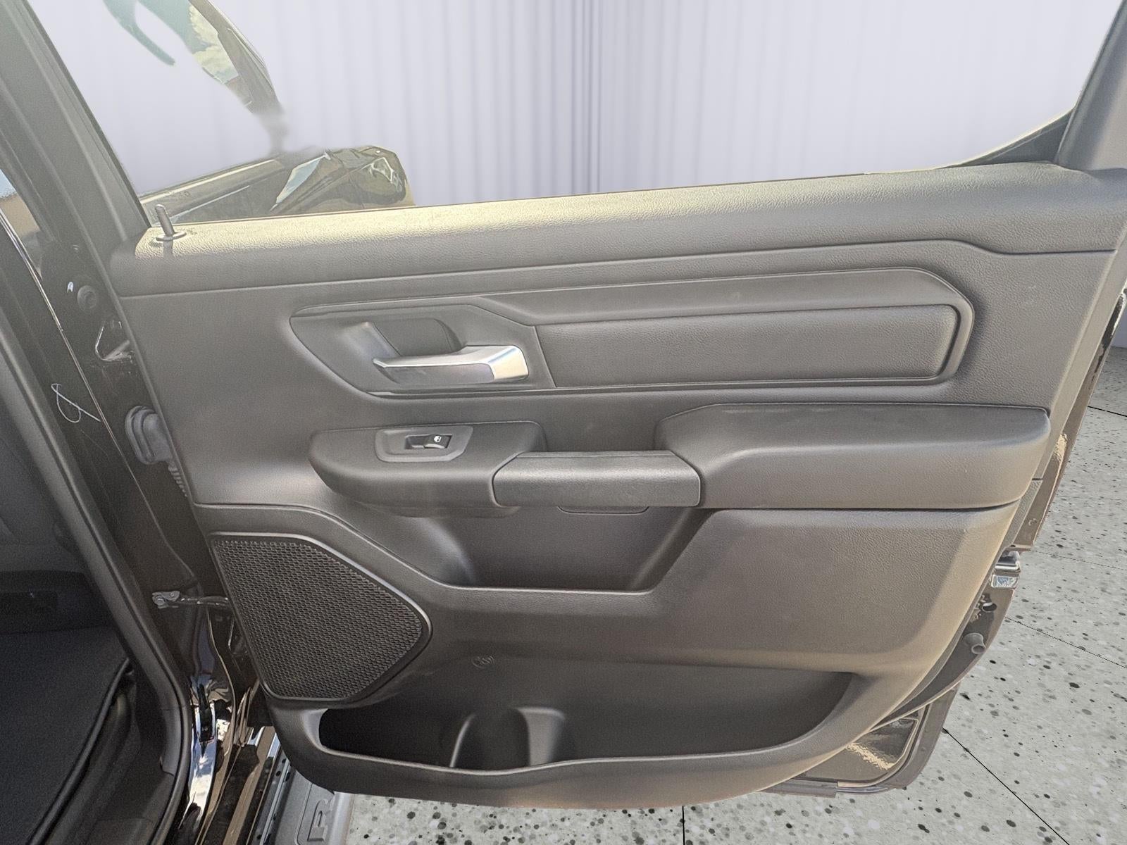 2026 RAM 1500 RAM 1500 EXPRESS CREW CAB 4X4 5'7' BOX
