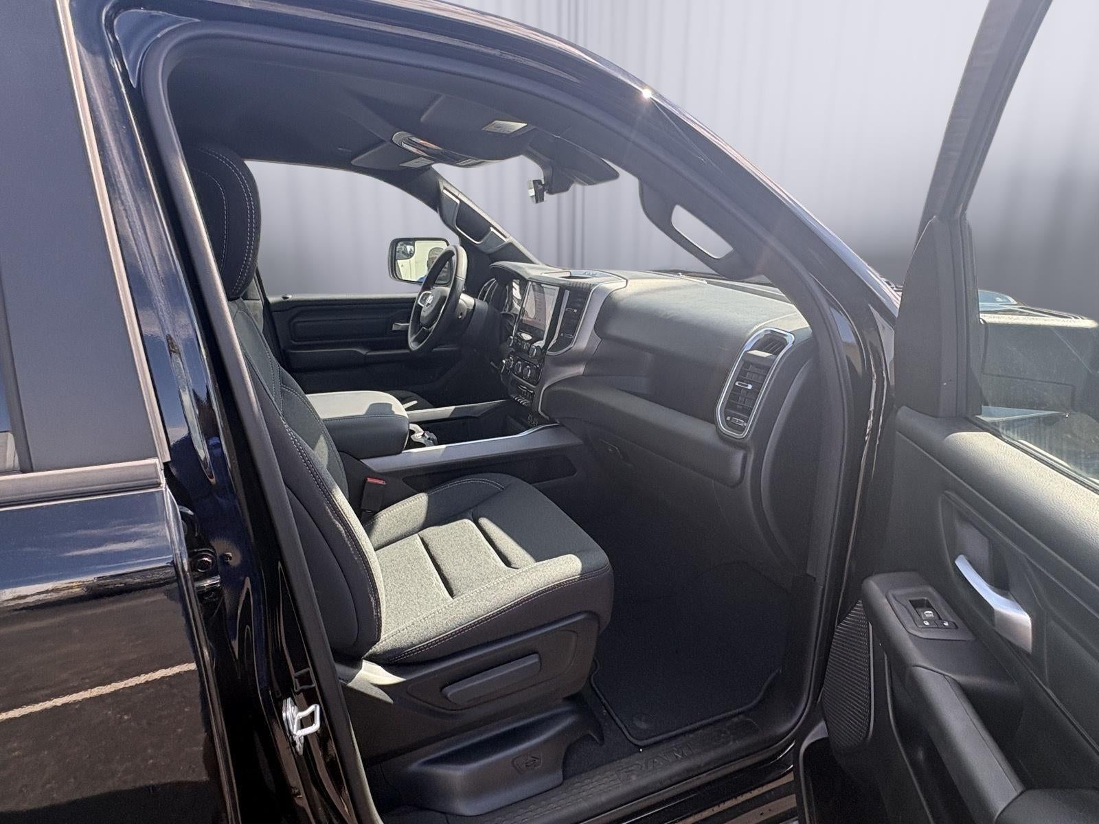 2026 RAM 1500 RAM 1500 EXPRESS CREW CAB 4X4 5'7' BOX