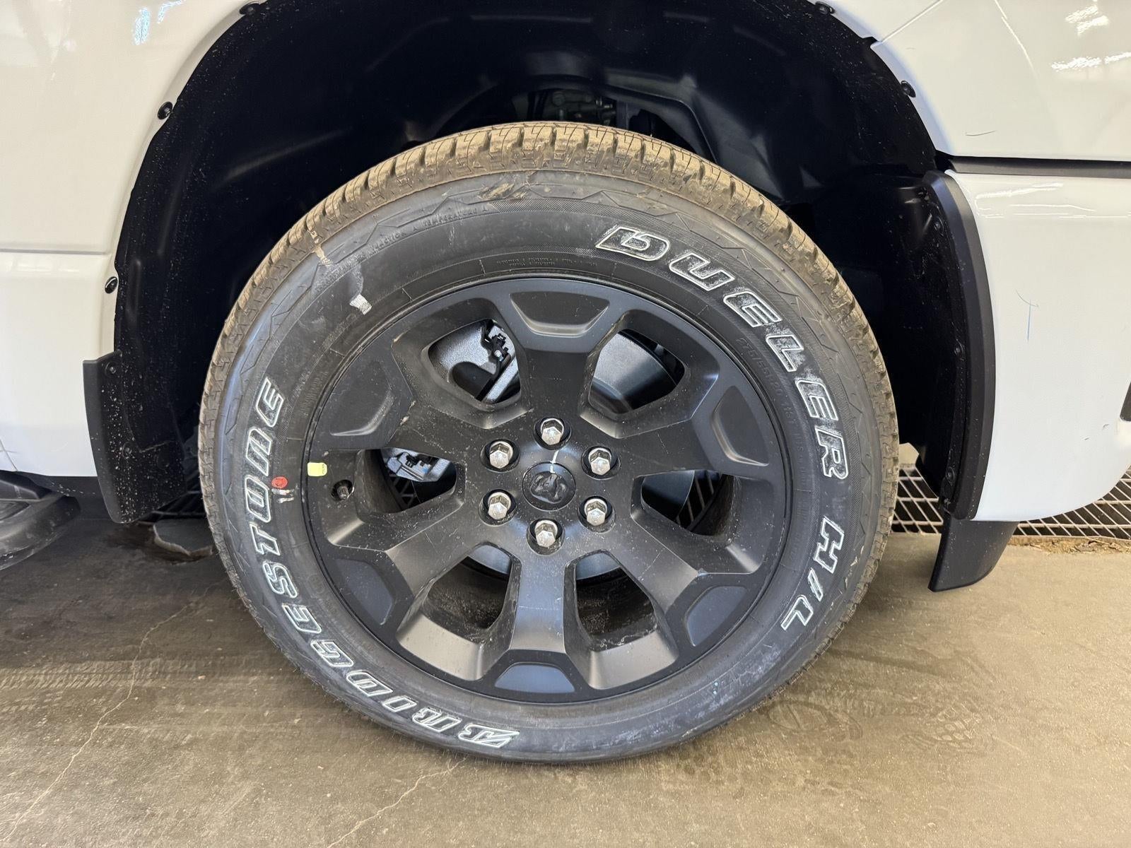 2026 RAM Ram 1500 RAM 1500 EXPRESS CREW CAB 4X4 5'7' BOX