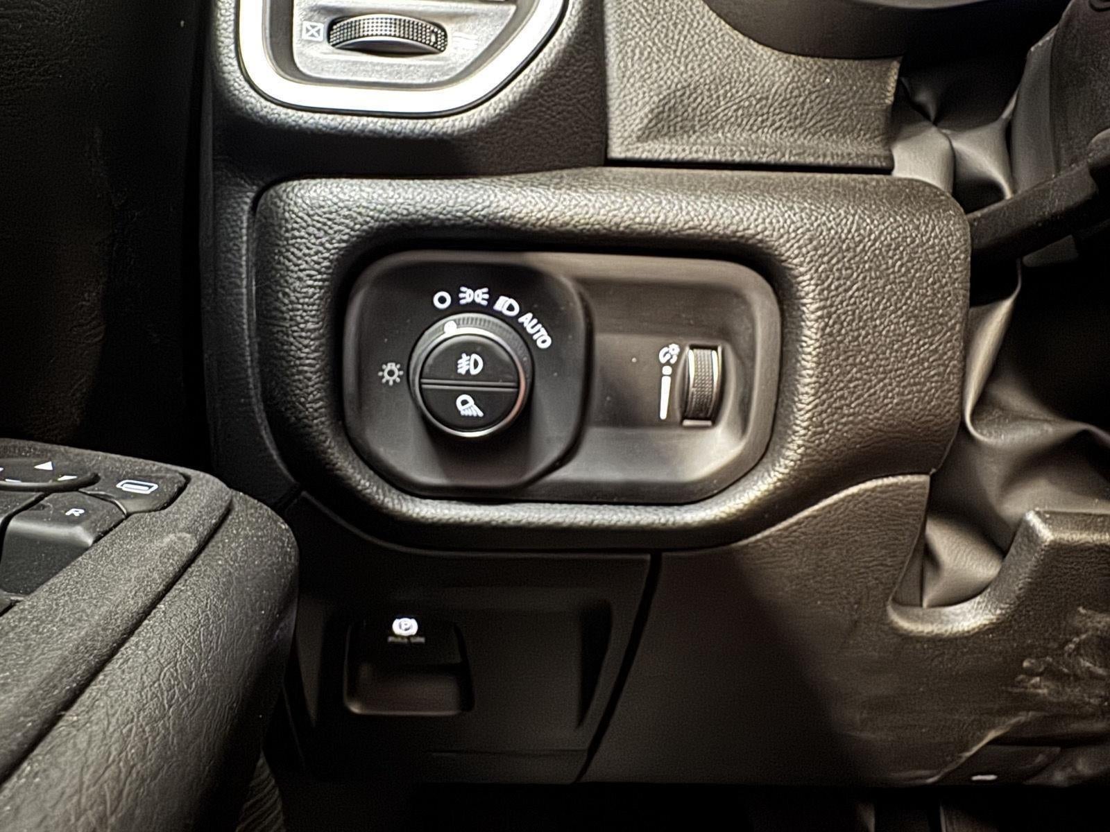 2026 RAM Ram 1500 RAM 1500 EXPRESS CREW CAB 4X4 5'7' BOX