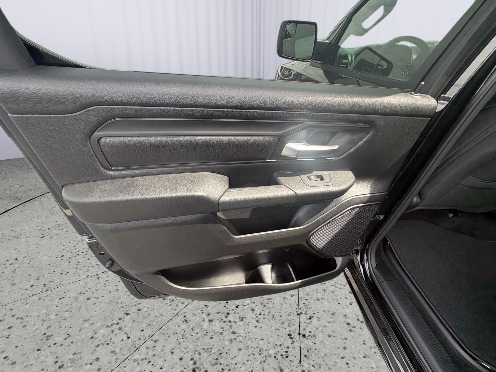 2026 RAM 1500 RAM 1500 TRADESMAN CREW CAB 4X4 5'7' BOX