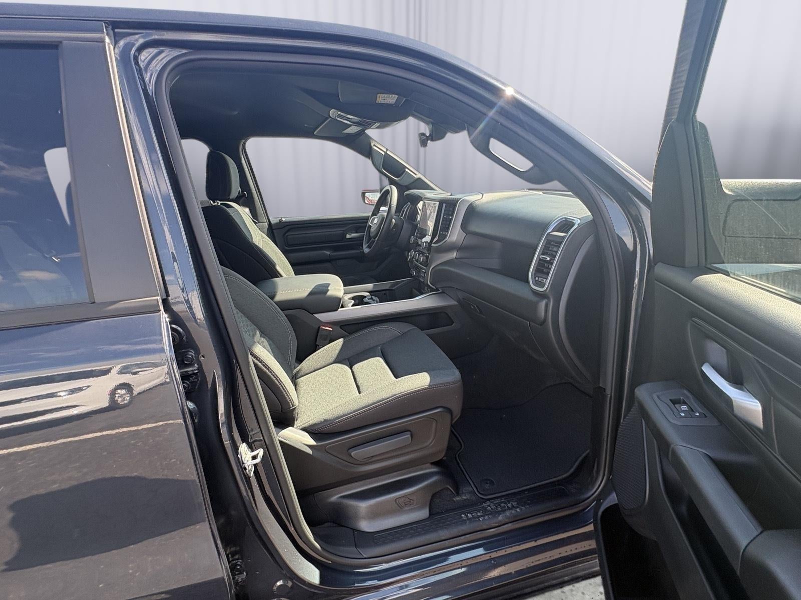 2026 RAM 1500 RAM 1500 EXPRESS CREW CAB 4X4 5'7' BOX