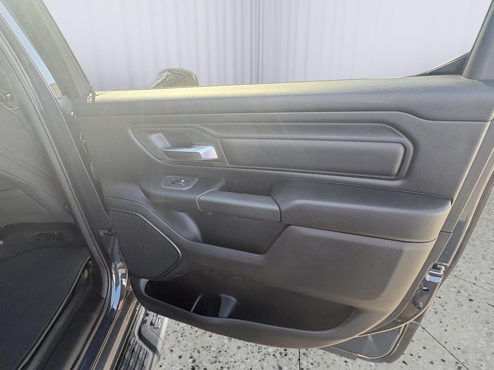 2026 RAM 1500 RAM 1500 EXPRESS CREW CAB 4X4 5'7' BOX
