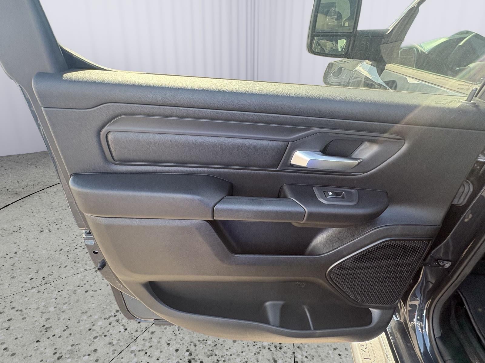 2026 RAM 1500 RAM 1500 EXPRESS CREW CAB 4X4 5'7' BOX