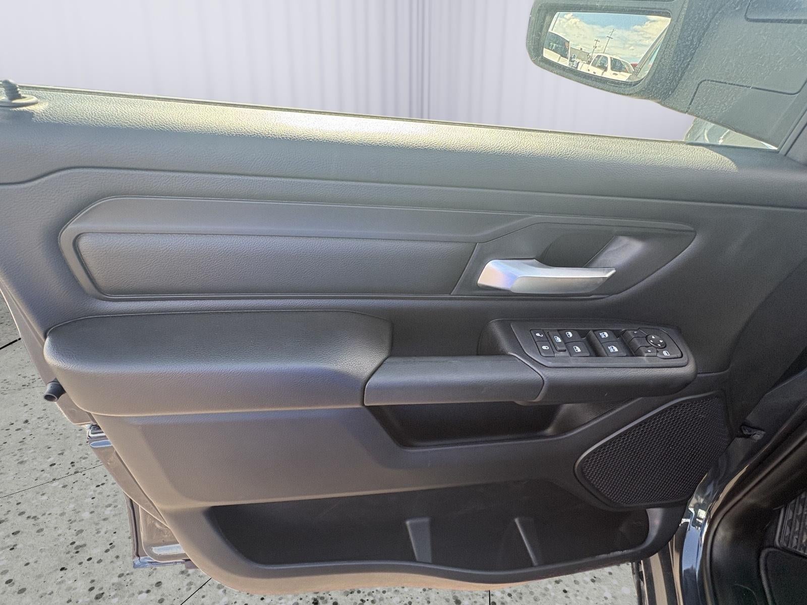 2026 RAM 1500 RAM 1500 EXPRESS CREW CAB 4X4 5'7' BOX