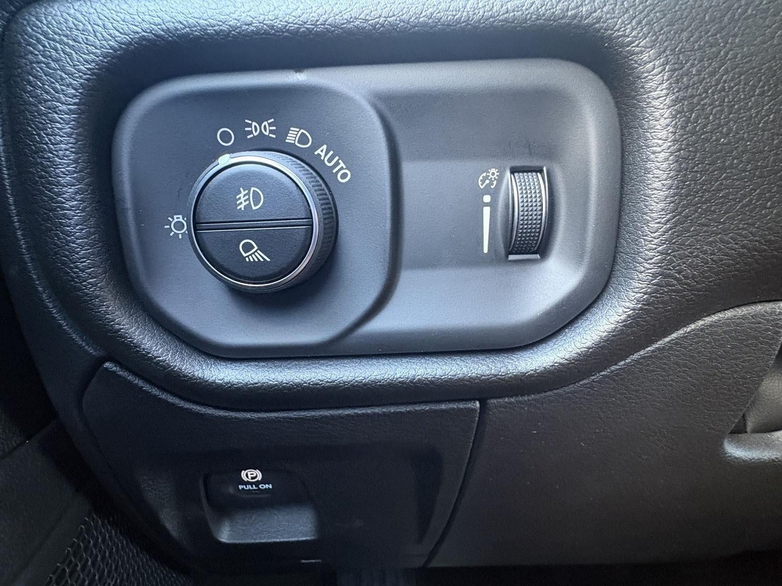 2026 RAM 1500 RAM 1500 EXPRESS CREW CAB 4X4 5'7' BOX