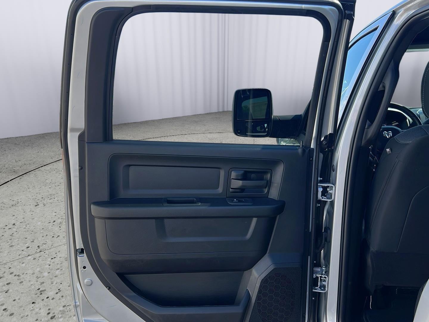 2026 RAM Ram 2500 RAM 2500 BLACK EXPRESS CREW CAB 4X4 8' BOX