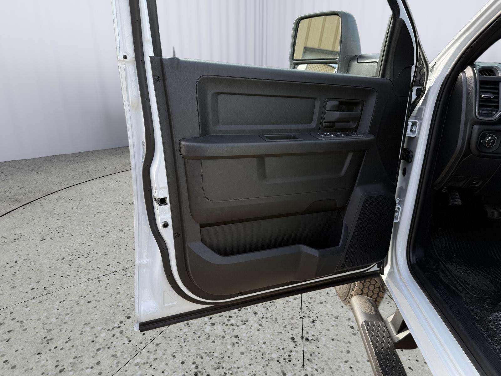 2026 RAM Ram 3500 Chassis Cab RAM 3500 TRADESMAN CREW CAB CHASSIS 4X4 60' CA