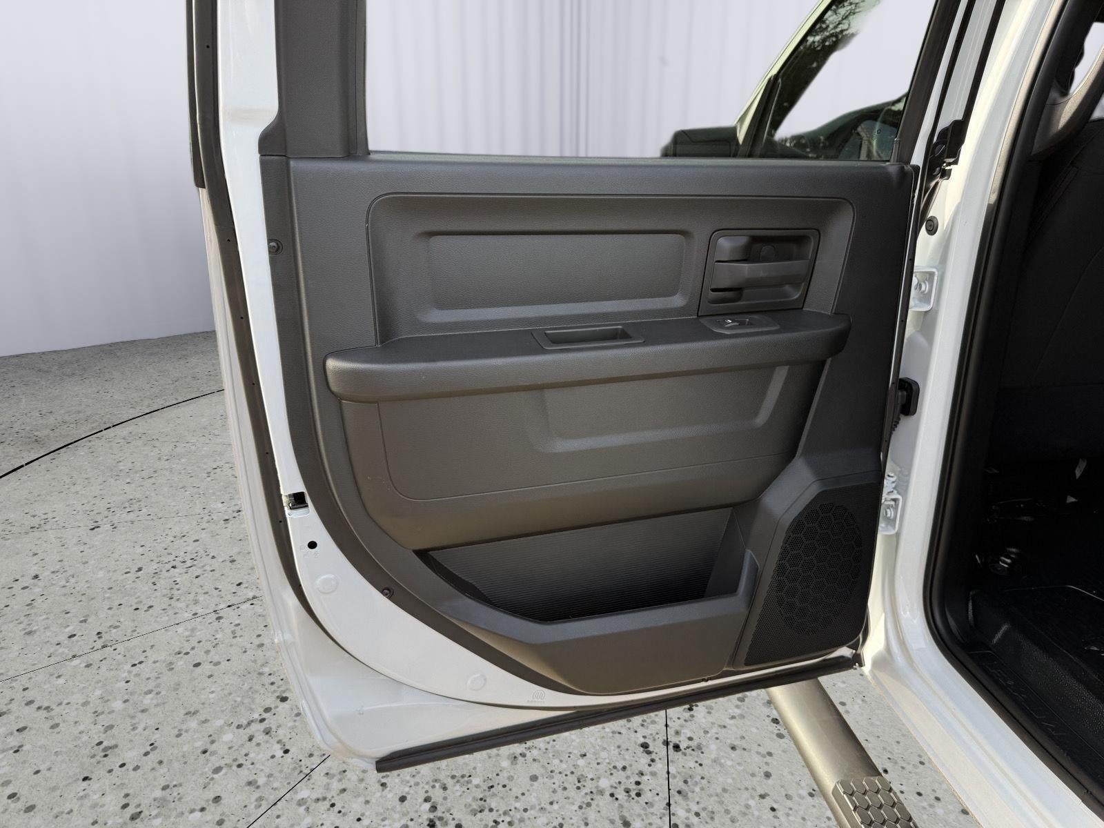 2026 RAM Ram 3500 Chassis Cab RAM 3500 TRADESMAN CREW CAB CHASSIS 4X4 60' CA