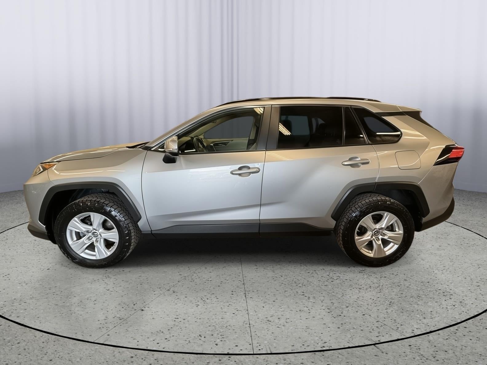 Used 2019 Toyota RAV4 XLE with VIN JTMP1RFV5KJ003234 for sale in Kansas City