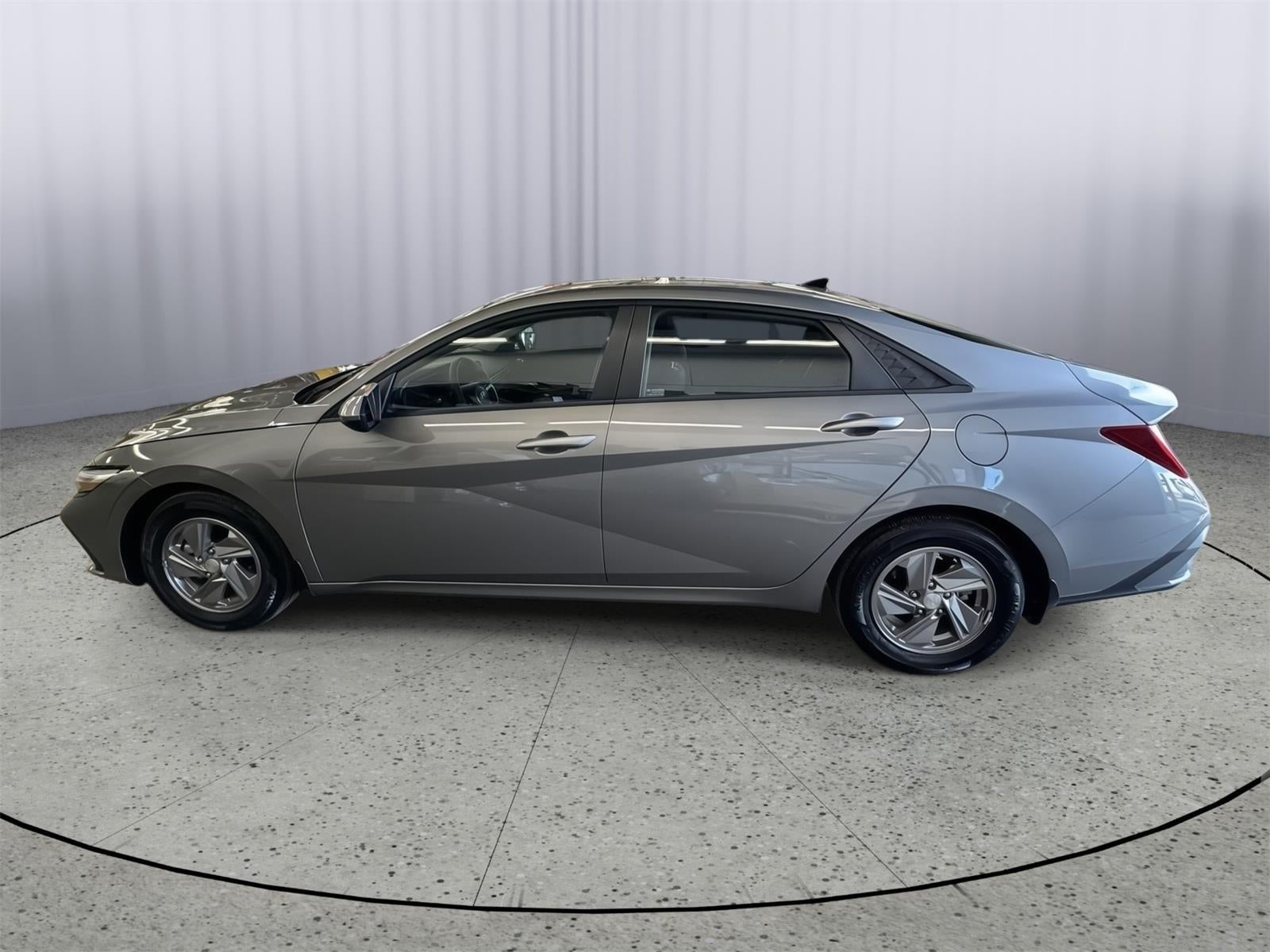 Used 2024 Hyundai Elantra SE with VIN KMHLL4DG7RU820404 for sale in Kansas City