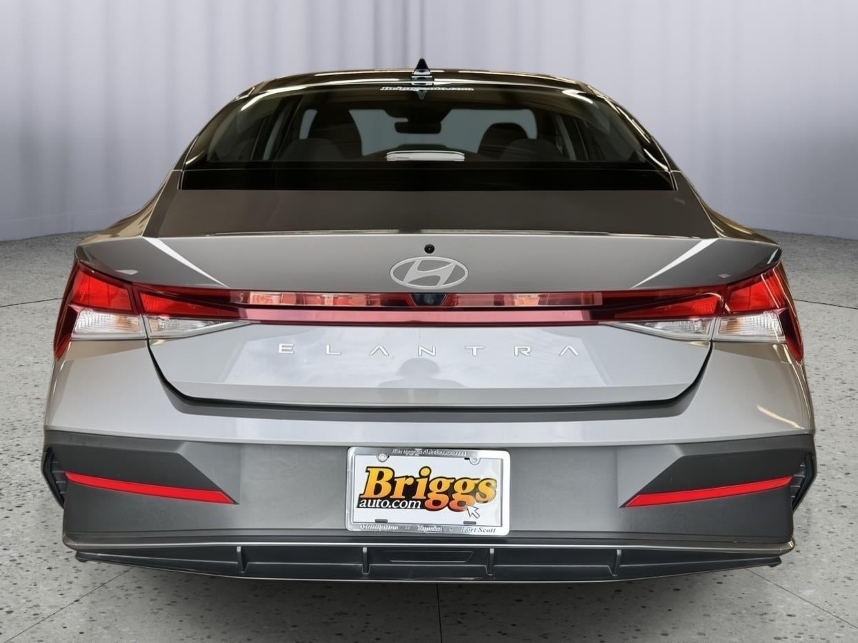 2024 Hyundai Elantra SE