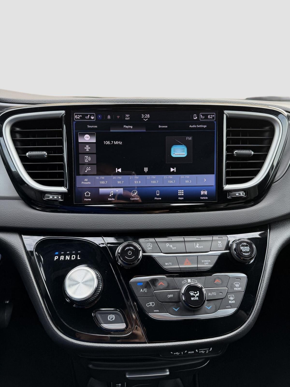 2025 Chrysler Pacifica Select